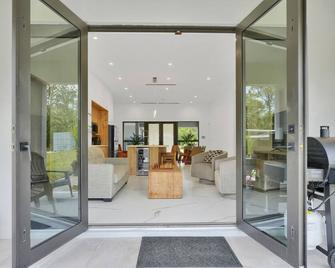 1902 Della Dr - Naples - Lobby