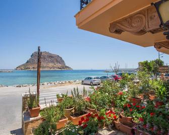 Petrino Guesthouse - Monemvasia - Playa
