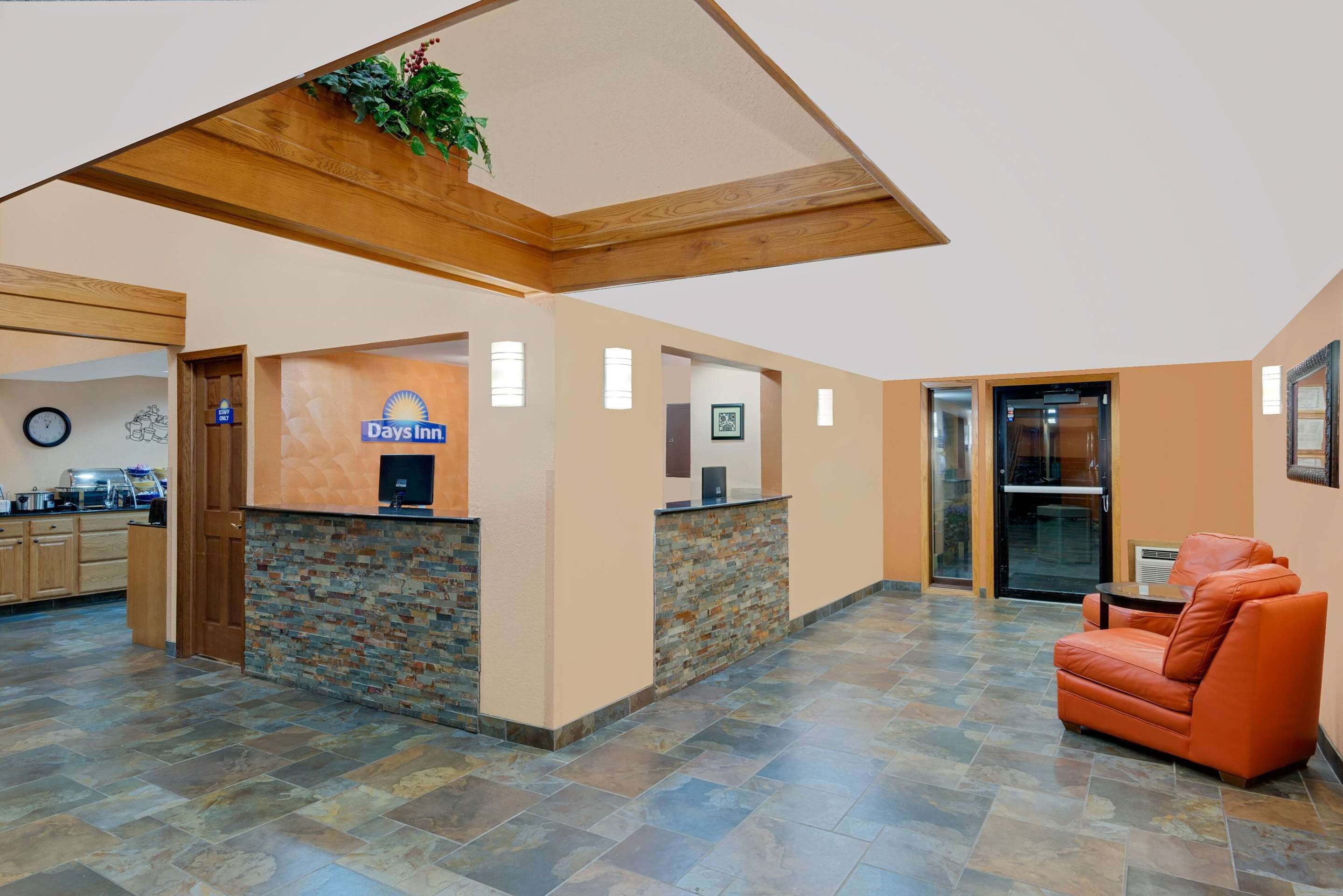 Days Inn by Wyndham Fort Dodge - Fort Dodge - Reception