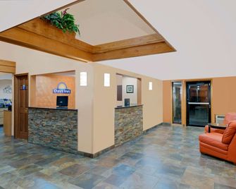 Days Inn by Wyndham Fort Dodge - Fort Dodge - Receptionist