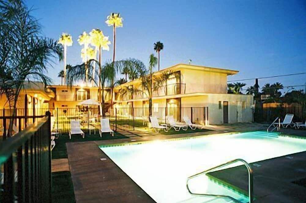 Pool view of 7 Springs Inn & Suites