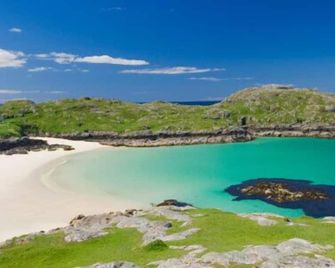 House 300 Metres From Achmelvich Beach located on the North Coast 500. - Lochinver - Beach