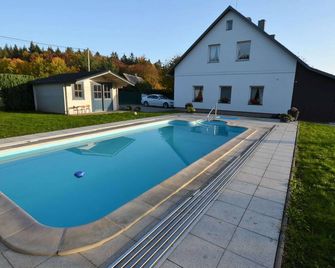 Comfortable Apartment in Nemojov near Forest - Dolni Brusnice - Uima-allas