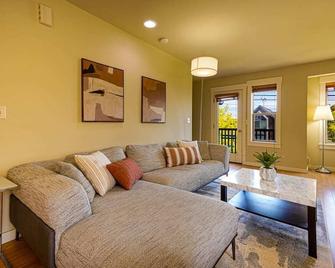 Stylish North Seattle Townhouse- Dual Master Suites - Seattle - Sala de estar