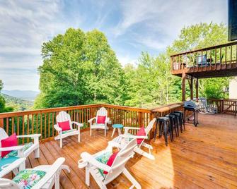 The Getaway Lodge in the Blue Ridge Mountains near Roanoke & Bedford - Troutville - Balcony