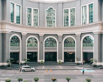 Ravarine Suite Apartment - ג'קרטה - בניין