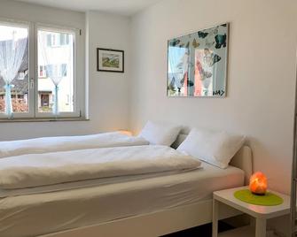 Ferienwohnung Central 1st floor - hochwertige Wohnung mit Balkon und Aufzug - Lindau - Habitación