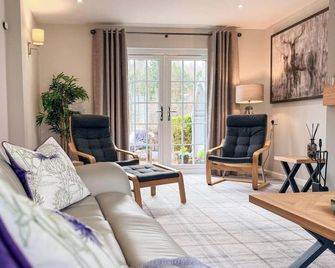 Quiet Riverside Retreat in Royal Deeside Ballater - Aboyne - Living room
