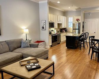 Bamanati - Tuscaloosa - Living room