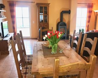 Holiday house Breege for 1 - 5 persons with 3 bedrooms - Holiday house - Breege - Essbereich
