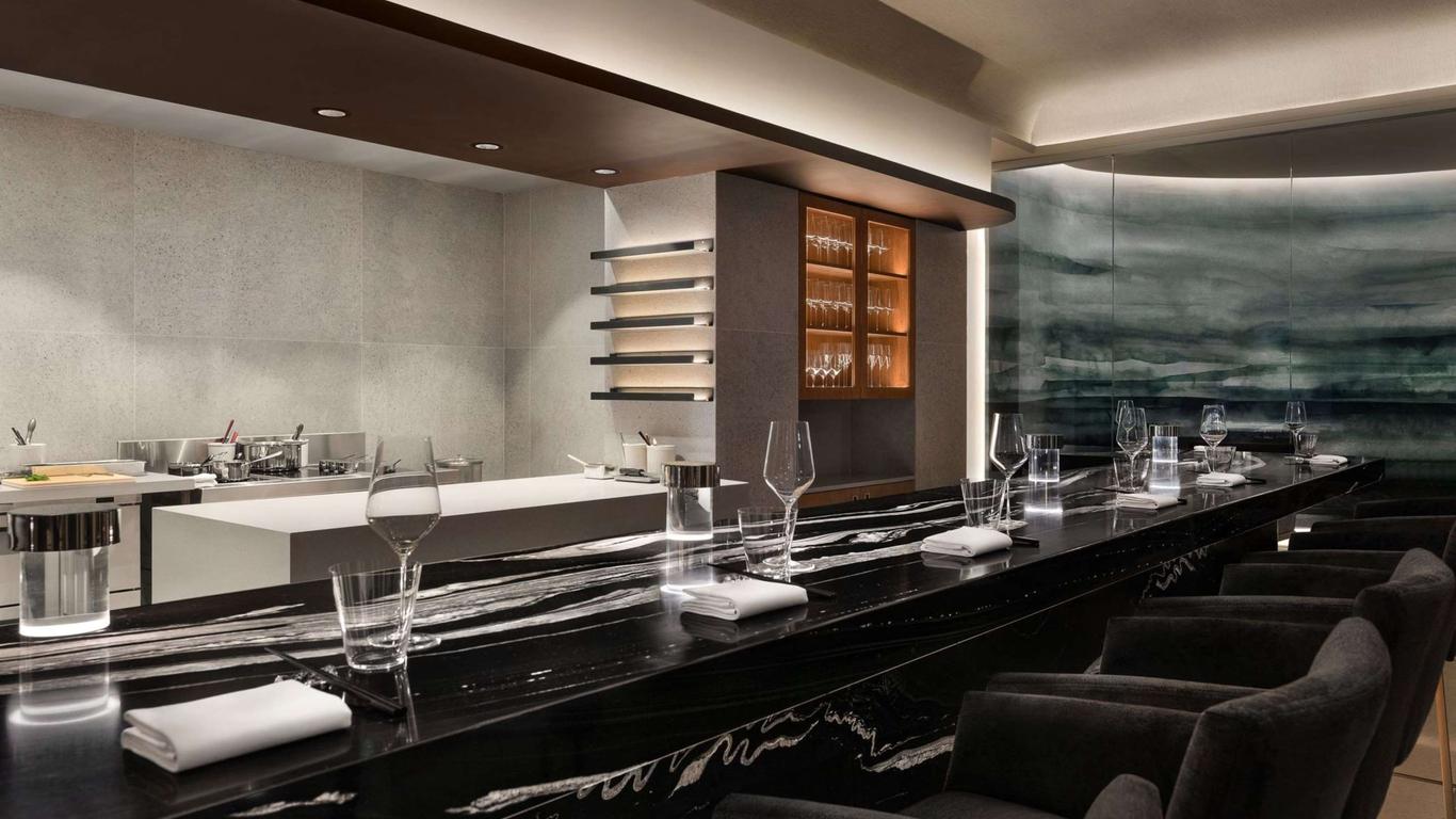 مارتينيك نيويورك في برودواي، مجموعة فنادق كوريو باي هيلتون