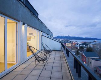 Pacífico Apartamentos Centro - אושואיה - מרפסת