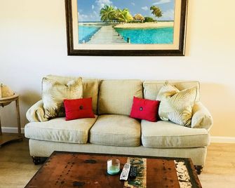Blue Heron 106A Getaway 2 bedroom 1.5 bathroom - Palatka - Sala de estar