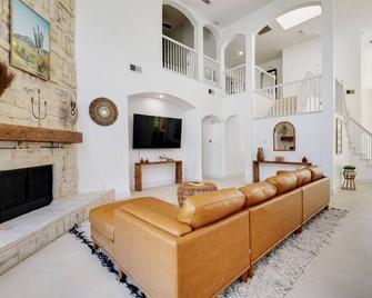 Boho House- Grand Prairie-Pets,fire Pit,bbq Grill - Grand Prairie - Sala de estar