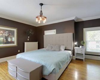 Historic Retreat in Hastings - Blocks to Downtown - Hastings - Bedroom