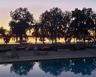 Best lake view cottage #21 at Salt Springs Resort - Fort McCoy - Pool