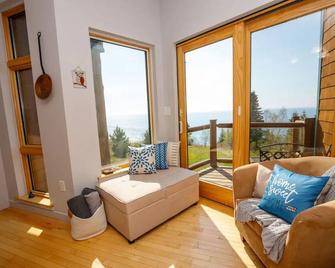Lovely Lake Superior Waterfront Townhome, Tofte, North Shore of MN. - Tofte - Living room