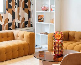 Hôtel Comté de Nice - Beaulieu-sur-Mer - Living room