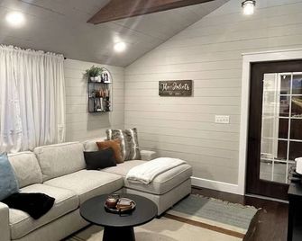 Cozy 3-bedroom house with exquisite attention to detail! - Adair - Sala de estar