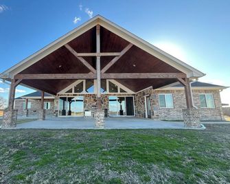 Peaceful Retreat with Spectacular Views near charming Sulphur Springs TX - Sulphur Springs - Gebäude