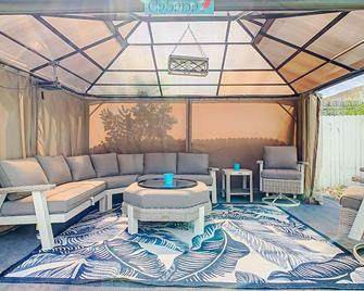Pool, Jacuzzi, Cabana Oh My!! Welcome to Paradise - Orlovista - Lounge