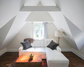 The Gables of Rhinebeck - Rhinebeck - Living room