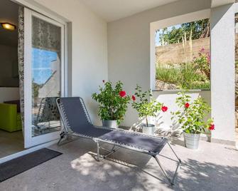 2 bedroom stunning apartment in Krk - Krk - Innenhof