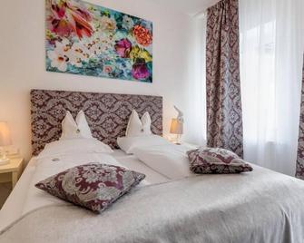 Boutique Hotel Goldenes Lamm - Villach - Bedroom