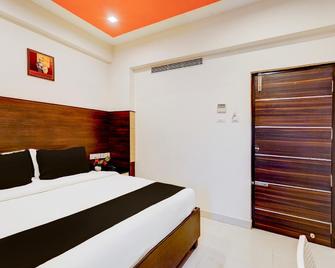 OYO 15857 Saibala Budget Hotel - Madrás - Habitación