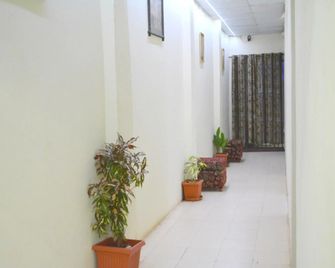 Hotel Dhingra Residency Jabalpur - Jabalpur - Hallway