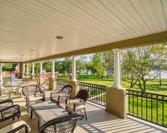 Island Life! Kent Island Waterfront with Pool-Bring your boat! - Stevensville - Balcón