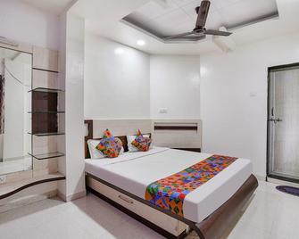 Hotel Sitara Inn - Trimbak - Bedroom