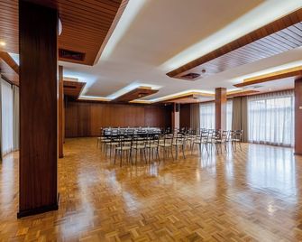 Nova Cruz Hotel - Santa Maria da Feira - Salle de réunion