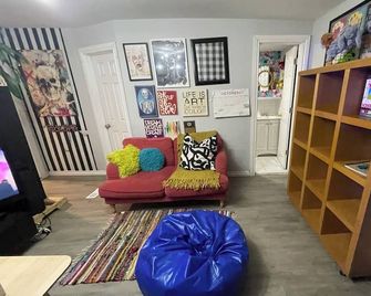 Cozy Brownstone Garden Level Studio with Backyard - Brooklyn - Vardagsrum