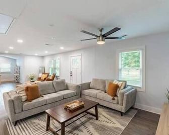 Charming Modern Cozy Home! - Waxhaw - Sala de estar