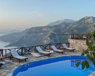 Yediburunlar Lighthouse Boutique Hotel and Restaurant - Ölüdeniz - Piscina