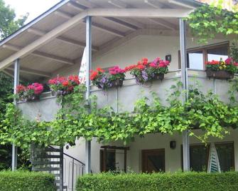 Zum Rebberg Ferienwohnungen - Freiburg im Breisgau - Building