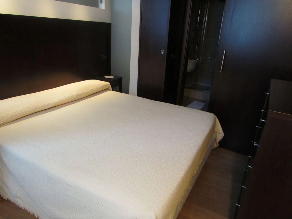 ديليزا إيستنس