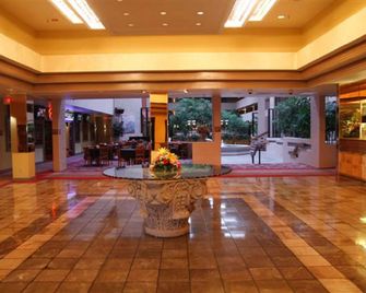 Ramada by Wyndham Viscount Suites Tucson East - טוסון - לובי