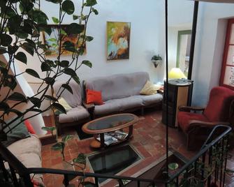 La Maison Bleue B&B - Sault - Living room