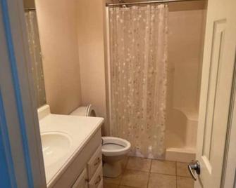 Spacious 3 bedroom barndominium at the Speedway - Kilgore