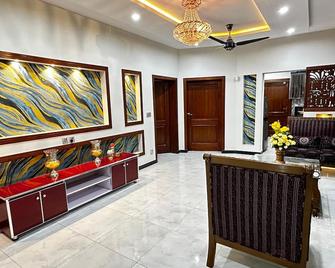 Spacious Family House in Bahria 8, Islamabad/Rawalpindi - Rawalpindi - Lobby