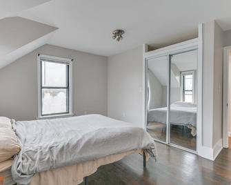 Pet-Friendly Malden Apartment 7 Mi to Boston! - Malden - Bedroom