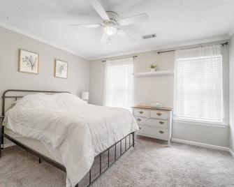 Luxurious Townhouse in a Gated Community - Evans - Bedroom