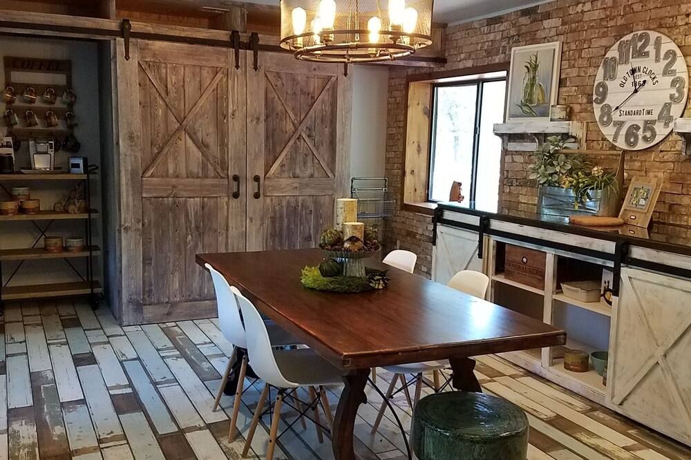 Interior Designer Farm-Style Accommodations in the Pines - Prescott - Comedor