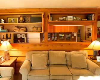 Great Location, Fishing Themed Condo in Jackson Hole, WY. - Wilson - Wohnzimmer