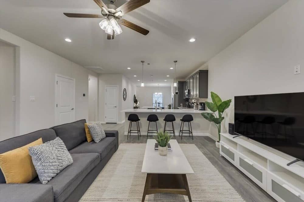 Your Vibrant Dallas Getaway Home - דאלאס - סלון