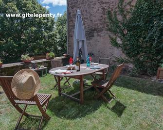 A cosy setting in the heart of the Grands Causses: Le Gîte Idyllique pour Deux - Saint-Izaire - Patio
