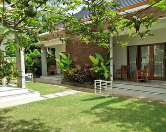 Umahode Bali - South Kuta - Patio