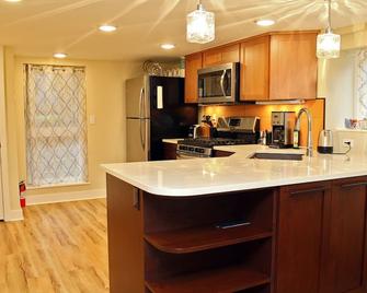 Large Alberta Arts Studio with Full Kitchen! - Portland - Cuisine